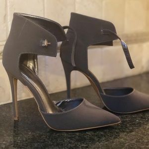 Shoe Republic LA Pumps